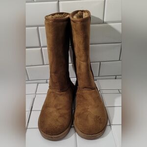 SHEEPS AUSTRALIA Tan Suede Like Boot Mid Calf HeightSize 8Condition gently use